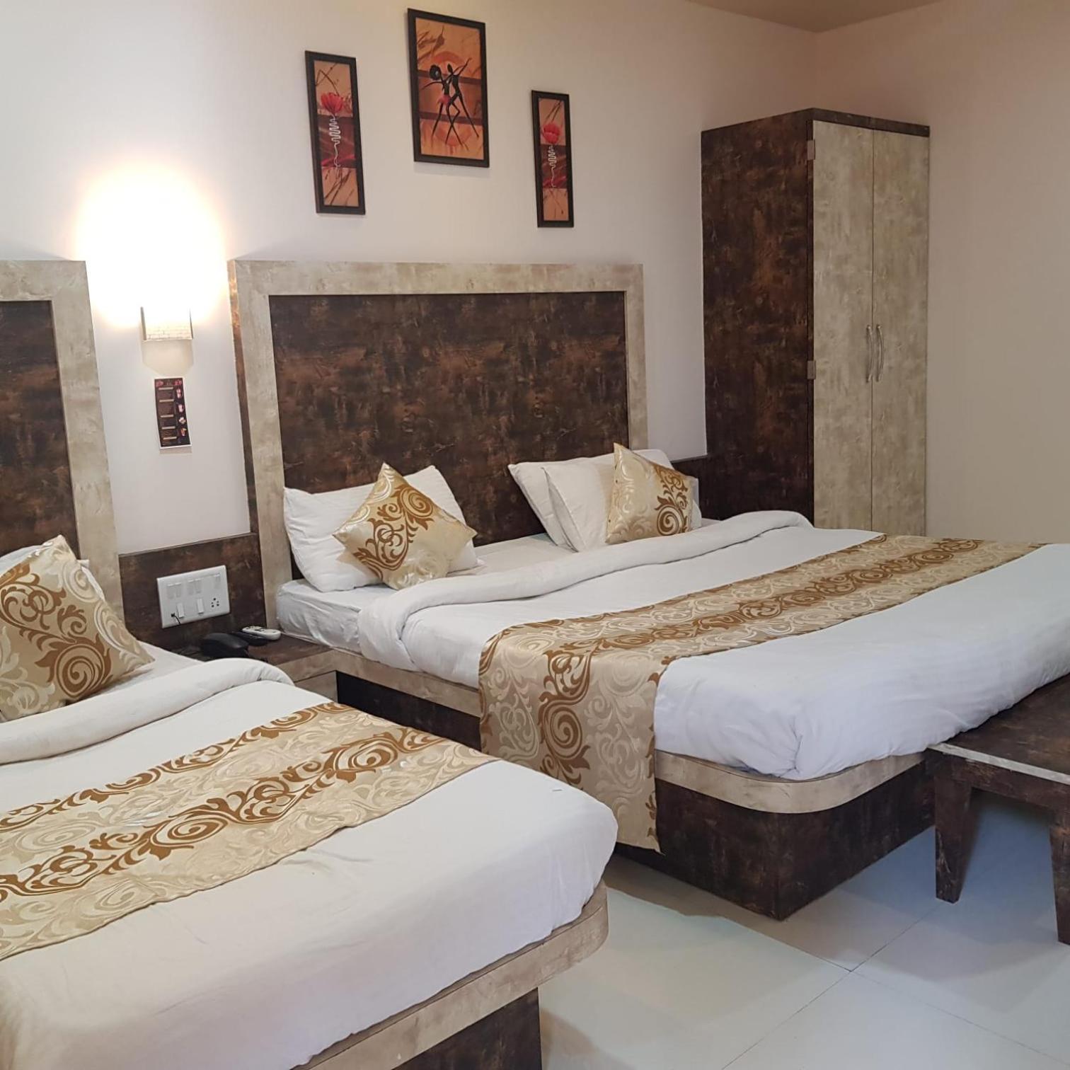 C P Cottage Resort Mahābaleshwar Eksteriør bilde